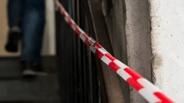 Atak z bronią lub niebezpiecznym narzędziem - policja przypomina zasadę 4U