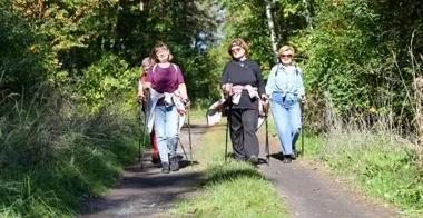 Leśna trasa, ekologia i konkurs z nagrodami. Marsz nordic walking w Borowinach